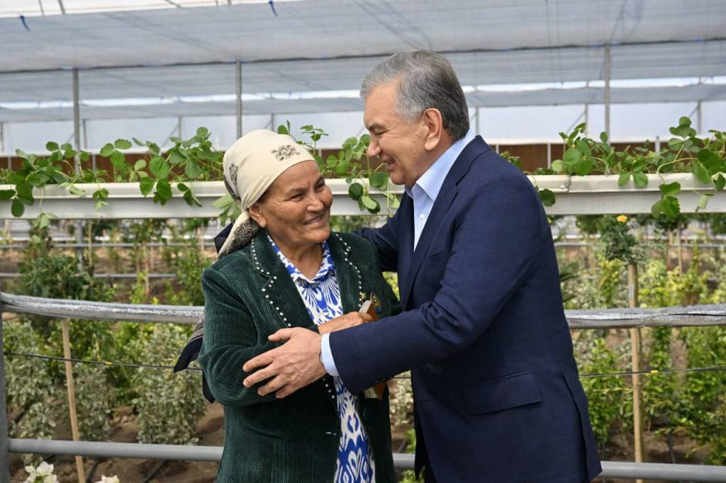 Мәмлекет басшысы дийқан ҳаялдың мийнетин тән алды