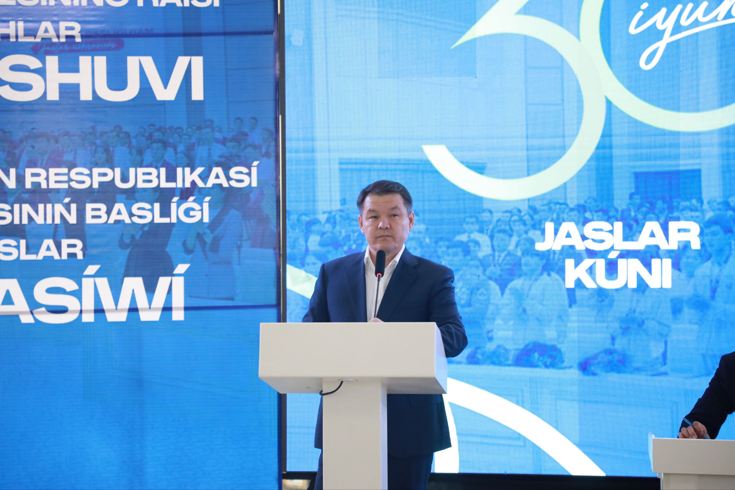Жоқарғы Кеңес Баслығы Нөкис қаласындағы белсенди жаслар менен жақыннан пикирлести