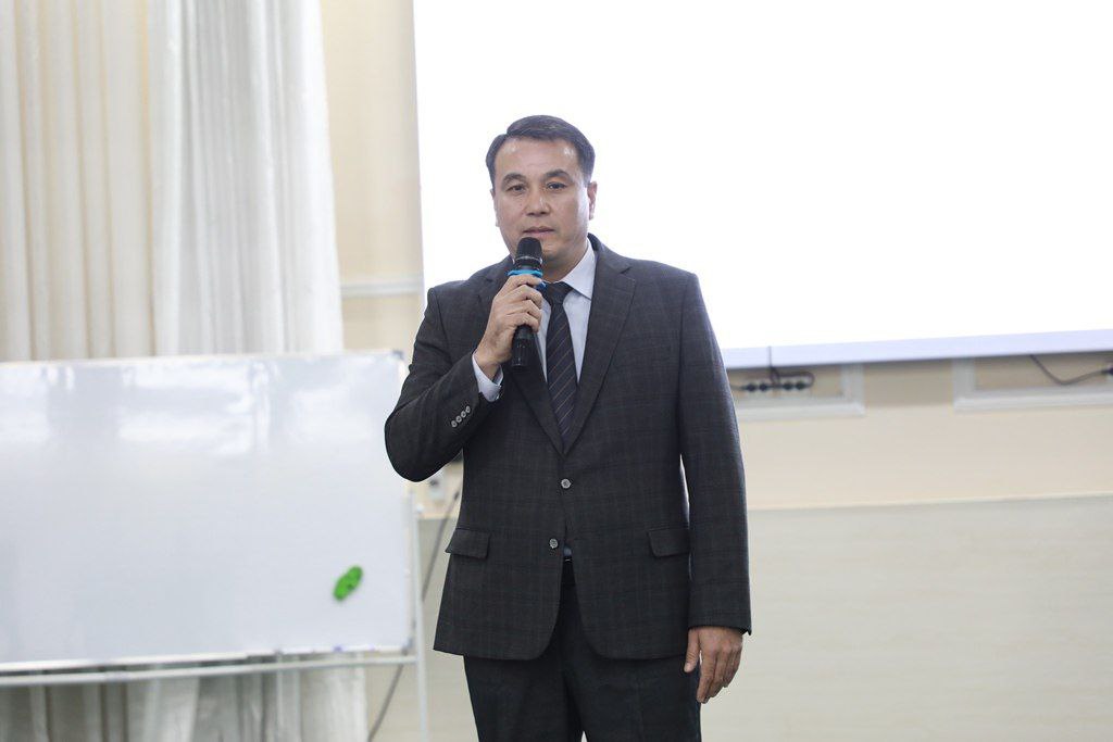 Институтта мектеплердиң информатика пәни муғаллимлери ушын семинар-тренинг өткерилмекте