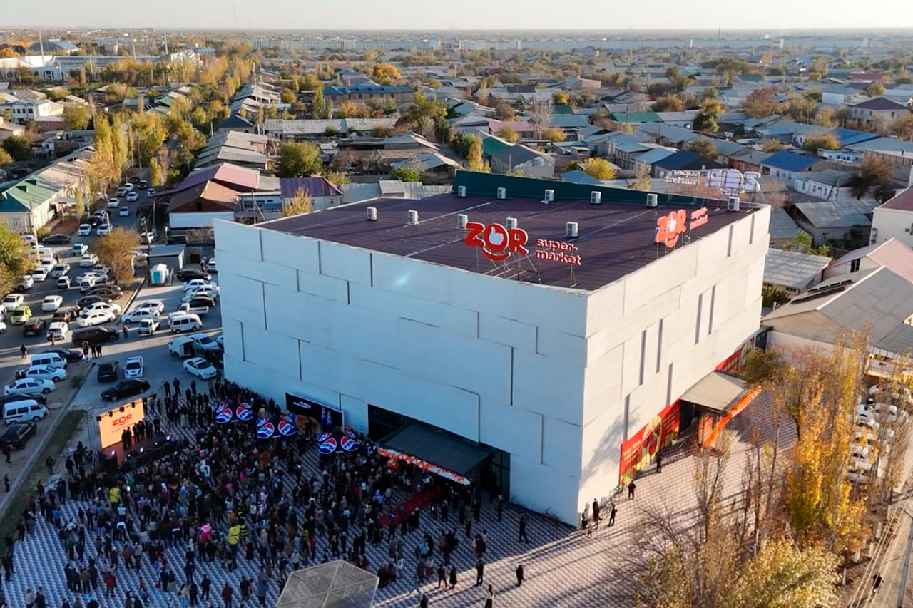 Нөкис қаласында жаңа саўда комплекси пайдаланыўға тапсырылды