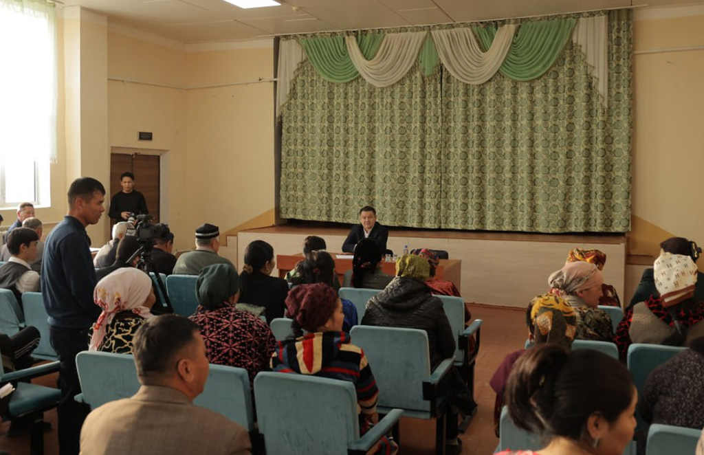 Nukus shahrining eng chekka hududlaridan biri bo‘lgan Besto‘be mahallasi fuqarolari bilan uchrashuv o‘tkazildi