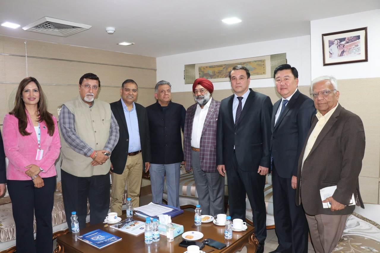 Qaraqalpaqstannıń sawda-ekonomikalıq hám investiciyalıq potencialına baǵıshlanǵan dógerek sáwbeti bolıp ótti