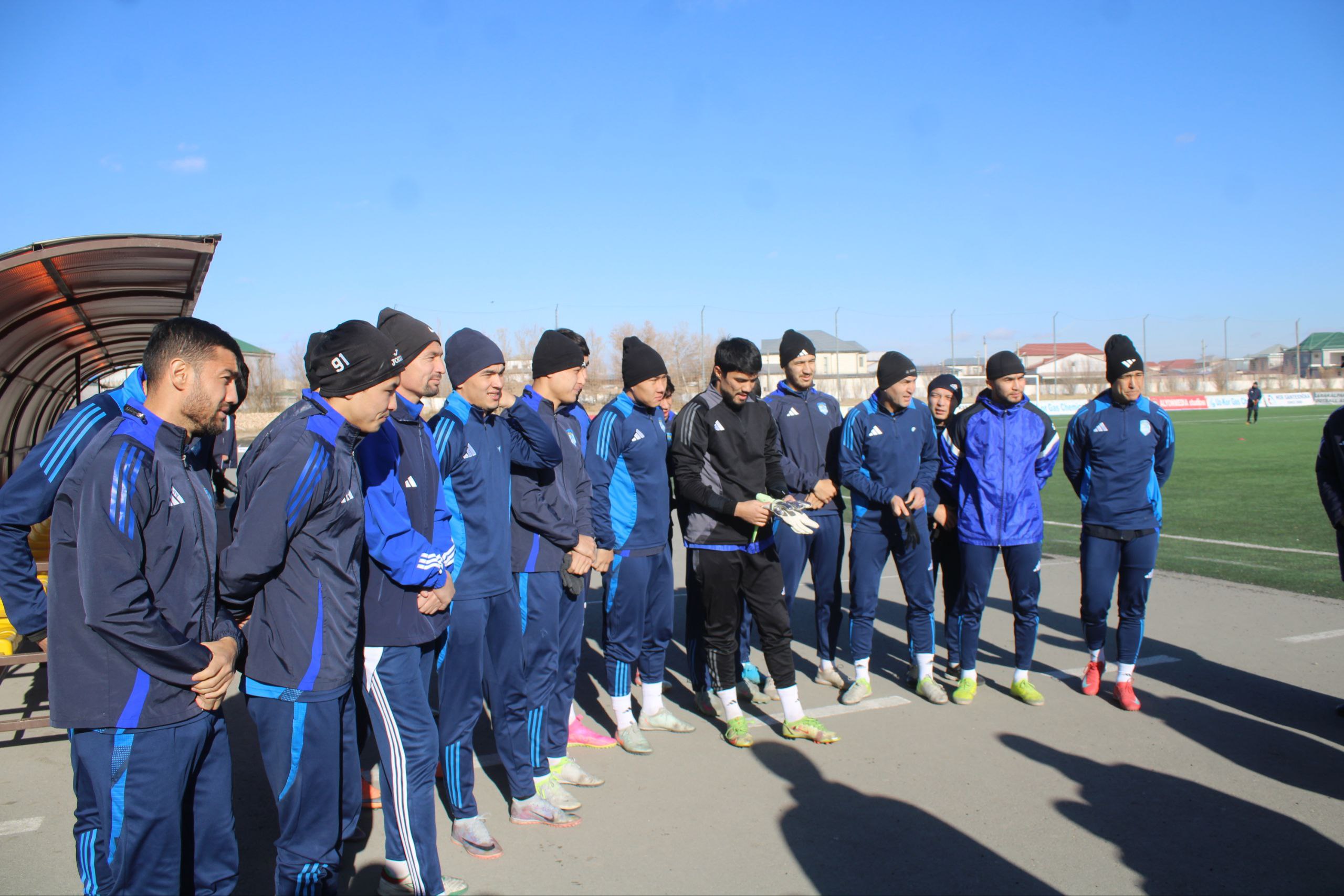 Qaraqalpaqstan Respublikası Joqarǵı Keńesiniń Baslıǵı Amanbay Orınbaev «Aral» futbol komandası aǵzaları menen ushırastı