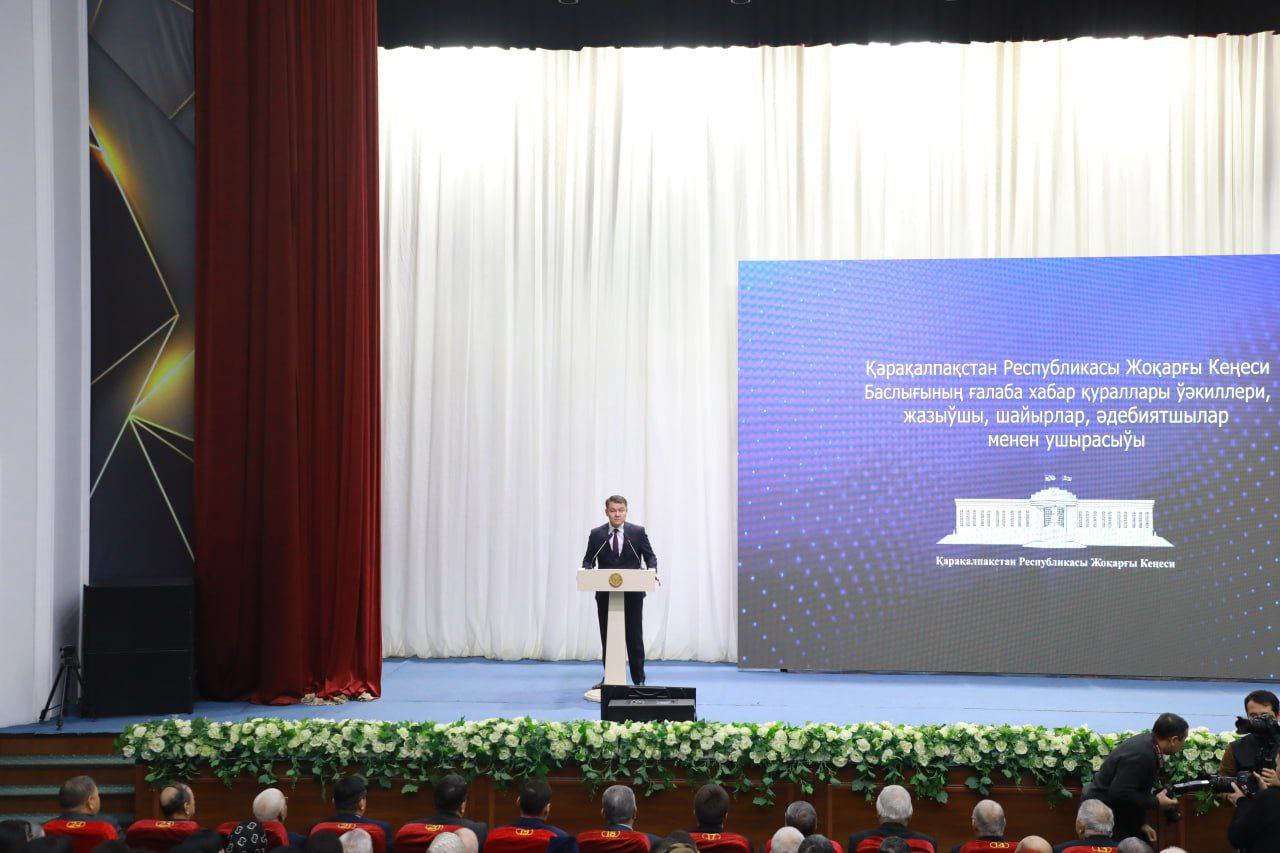 Жоқарғы Кеңес Баслығы жәмийеттиң бир топар белсендилери менен ушырасты