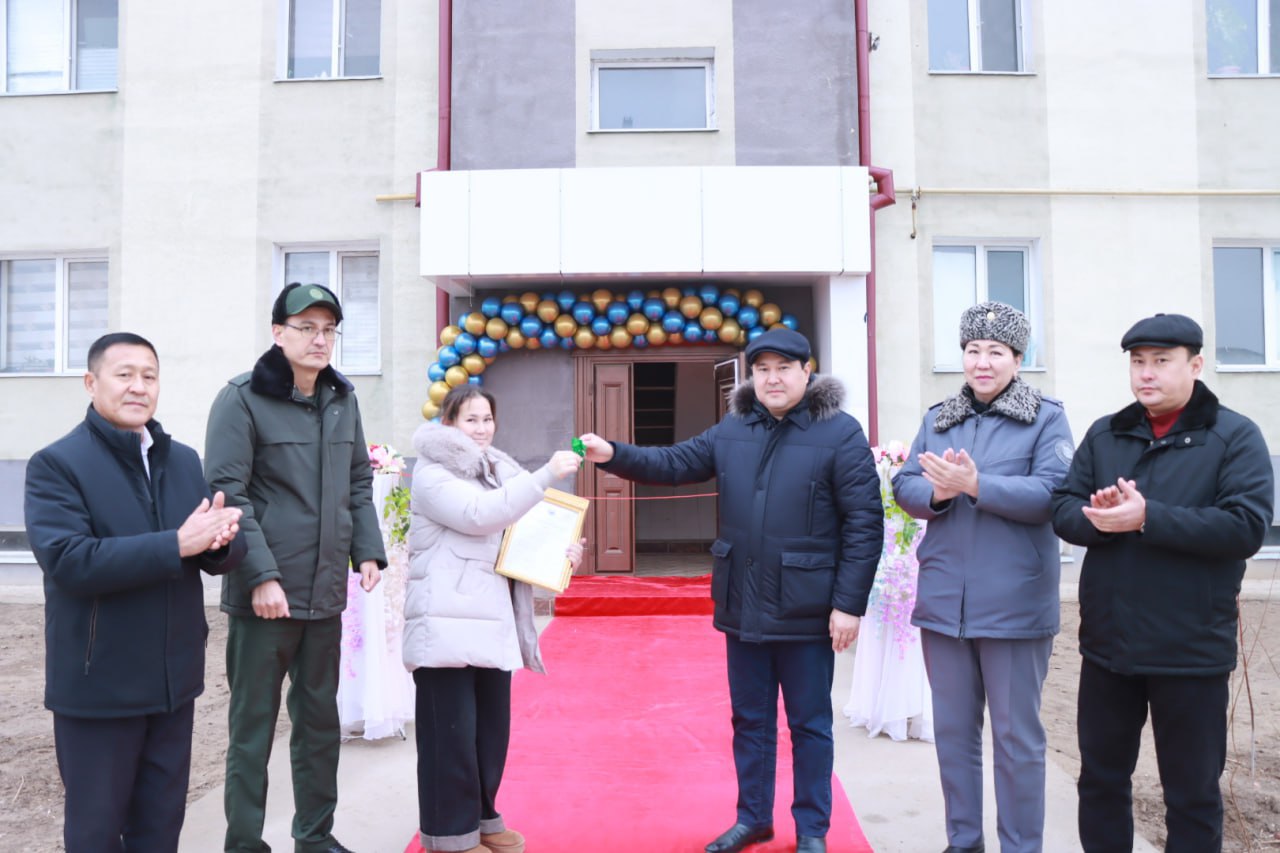 Янги йил байрами арафасида Мўйноқ, Бўзатов ва Кегейли туманларидаги ёшлар уй-жой билан таъминланди