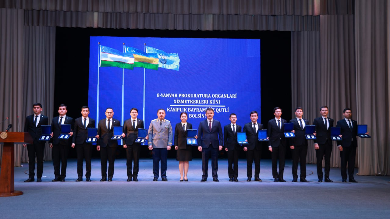 Prokuratura organları xızmetkerleri kúni keń túrde belgilendi