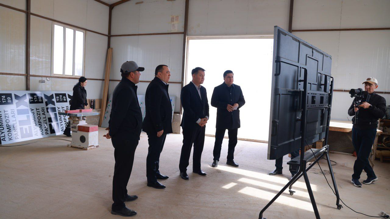 Qaraózek rayonında xalıqtıń turmıs sharayatın jaqsılaw boyınsha ámelge asırılıp atırǵan jumıslar úyrenildi