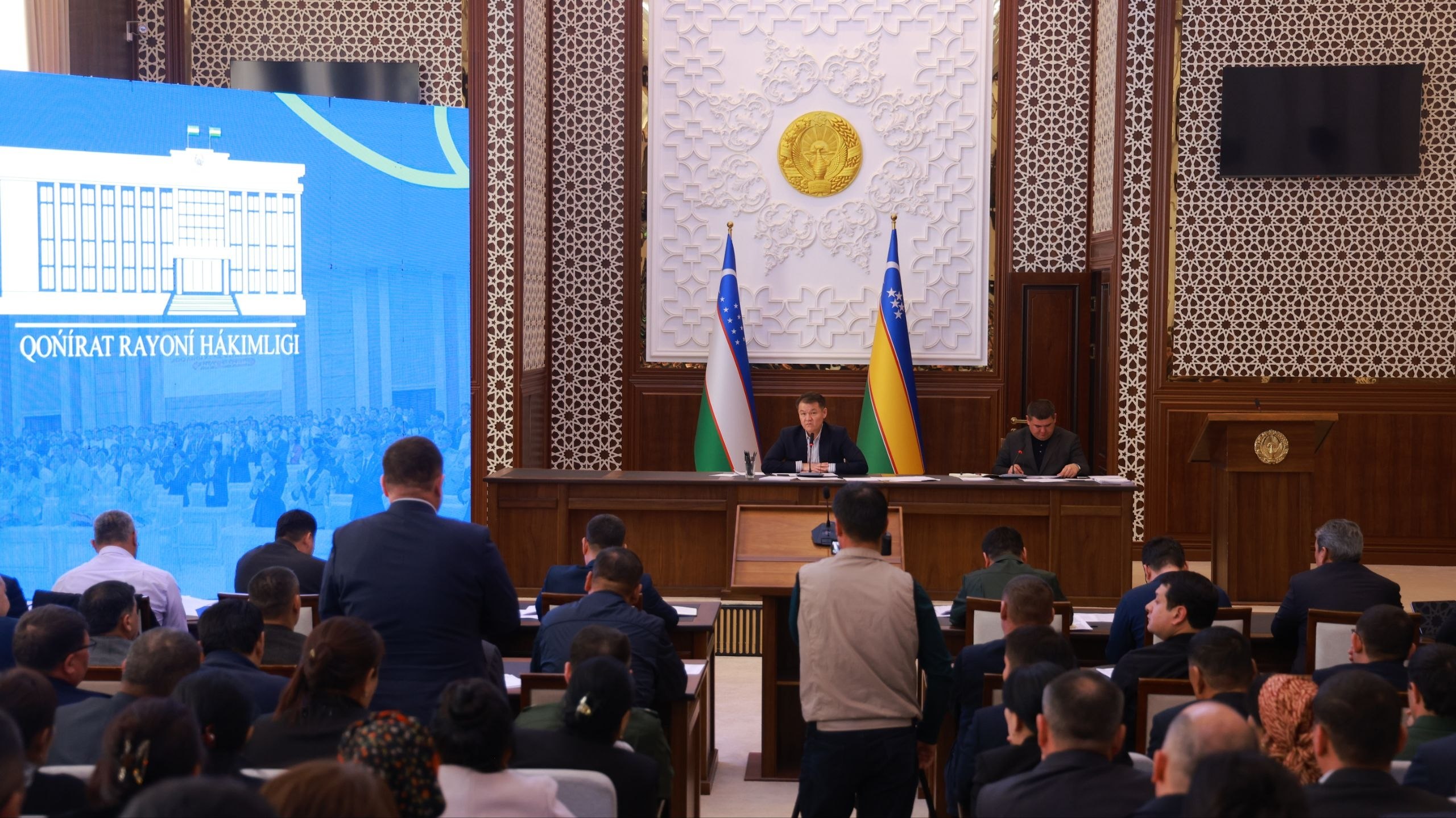 Qońırat rayonın sociallıq-ekonomikalıq jaqtan rawajlandırıw máseleleri keń túrde talqılandı
