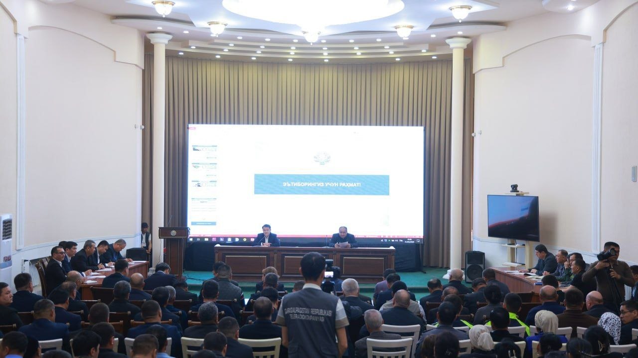 Әмиўдәрья районын ҳәр тәреплеме раўажландырыў мәселелери көрип шығылды