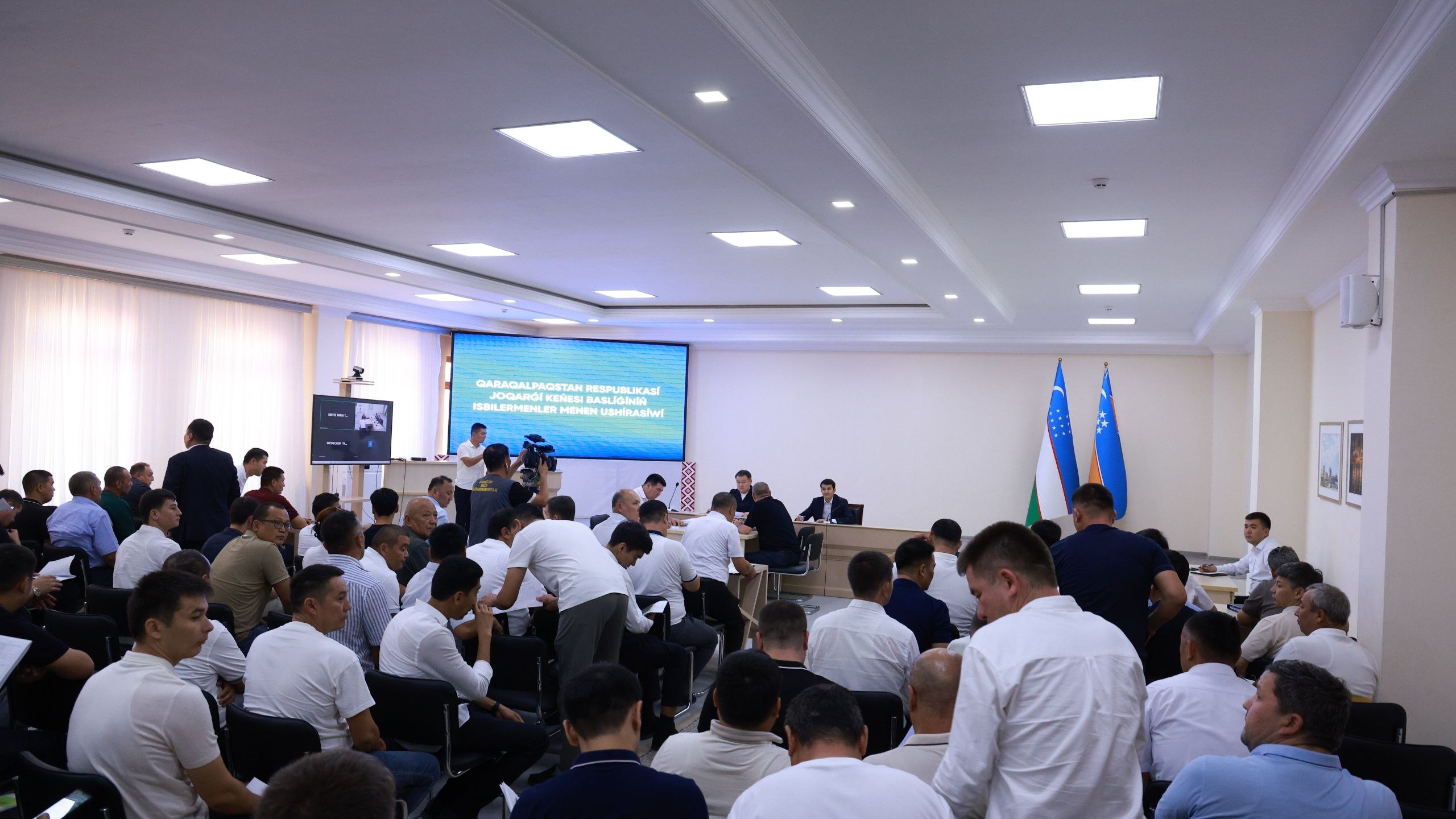Жўқорғи Кенгес Раиси янги лойиҳа ташаббускорлари бўлган тадбиркорлар билан учрашди