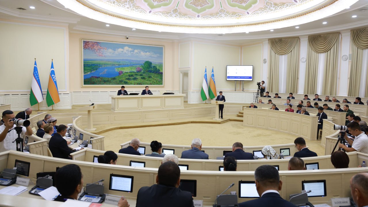 Қорақалпоғистон Республикаси Жўқорғи Кенгесининг ўн учинчи сессияси тўғрисида ахборот