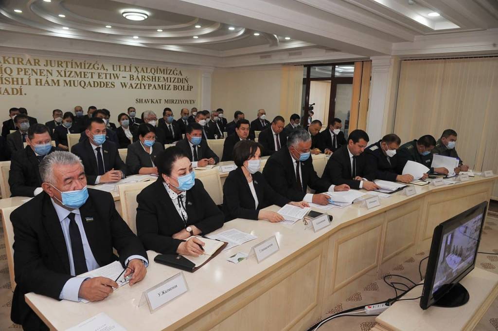 ҚОРАҚАЛПОҒИСТОН РЕСПУБЛИКАСИ ЖЎҚОРҒИ КЕНГЕСИНИНГ ЎН УЧИНЧИ СЕССИЯСИ ТЎҒРИСИДА АХБОРОТ