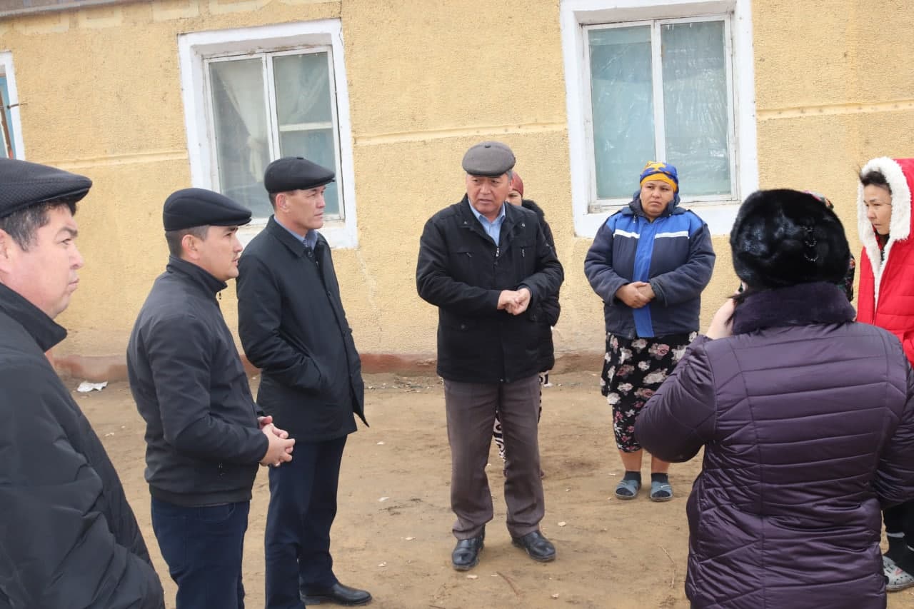 Депутатлар қарар орынланыўыныӊ барысы менен танысты