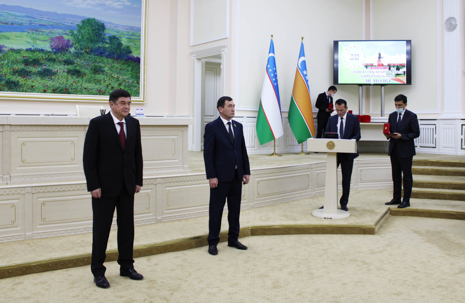 ДАВЛАТ МУКОФОТЛАРИ ТОПШИРИЛДИ