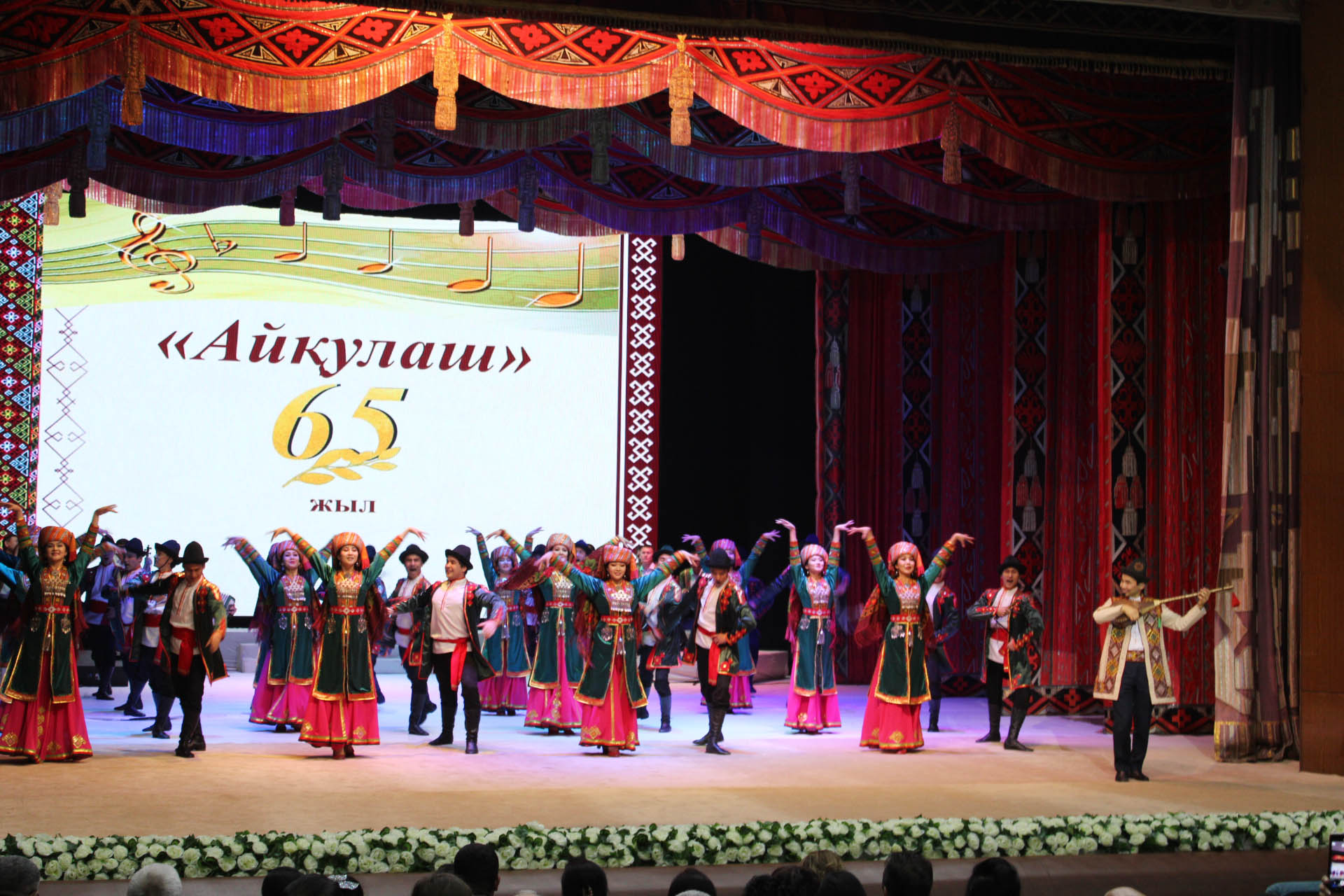 “AYQULASh” ANSAMBLIGA 65 YIL