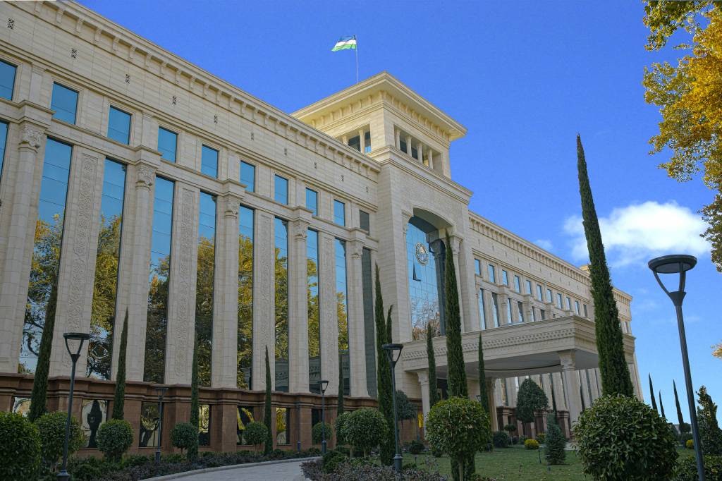 O'zbekiston Respublikasi Oliy Majlisi Senatining yigirma to'rtinchi yalpi majlisi to'g'risida AXBOROT