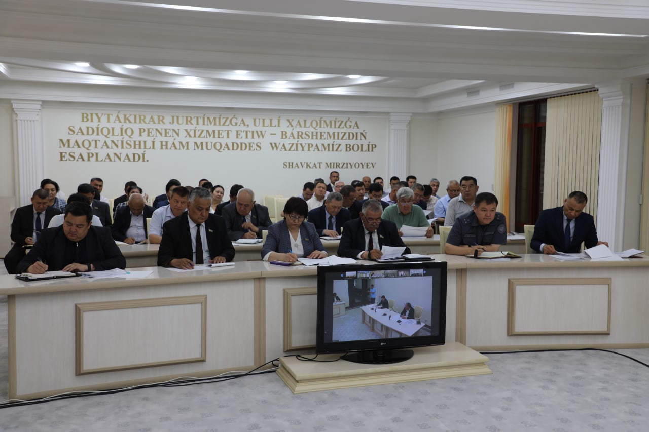 Президент қарарыныӊ орынланыў мәселеси додаланды