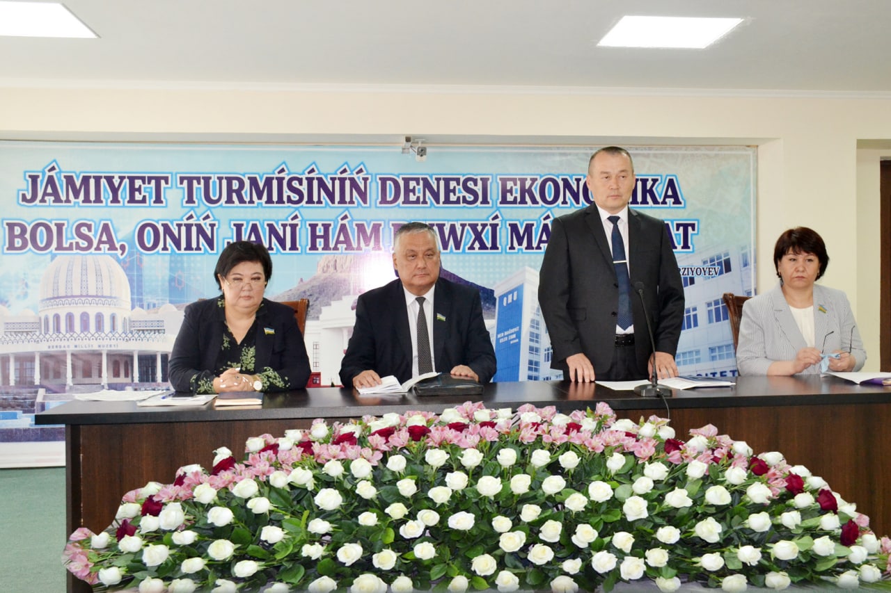 «Конституциялық реформаларды әмелге асырыў арқалы мәмлекеттиң раўажланыў жолларын белгилеў» атамасында ушырасыў өткерилди