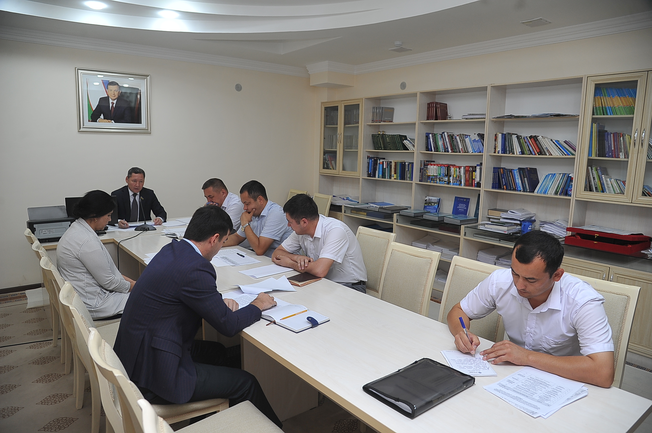 ЖОҚАРҒЫ КЕҢЕС КОМИТЕТ МӘЖИЛИСИНДЕ