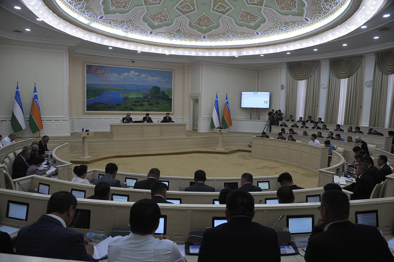 Қарақалпақстан Республикасы Жоқарғы Кеңесиниң отыз екинши сессиясы ҳаққында мәлимлеме