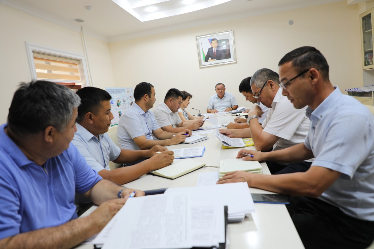 ЖОҚАРҒЫ КЕҢЕС КОМИТЕТ МӘЖИЛИСИНДЕ