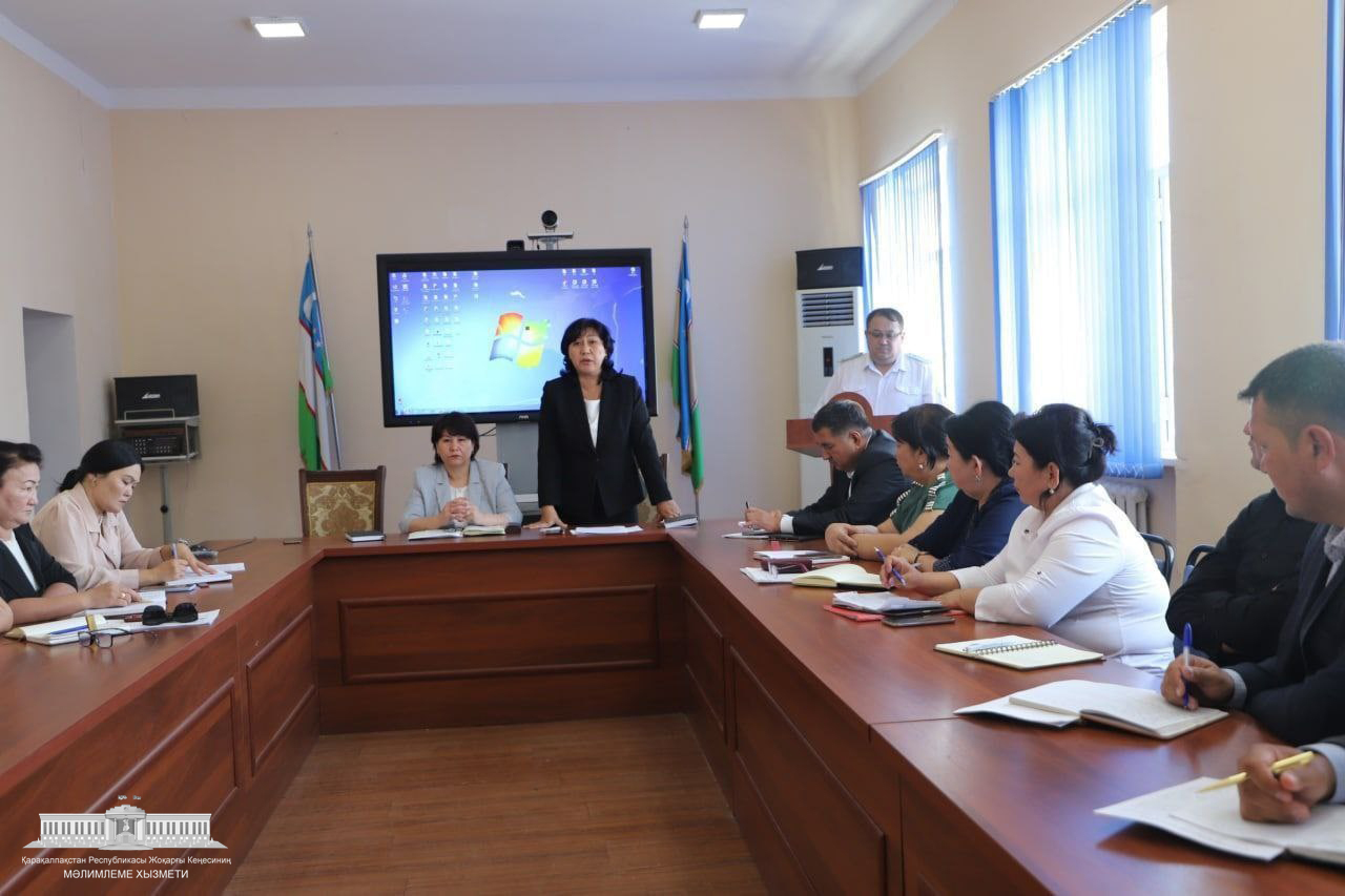 Mektepke shekemgi bilimlendiriw tarawında korrupciyaǵa qarsı gúresiw boyınsha seminar bolıp ótti