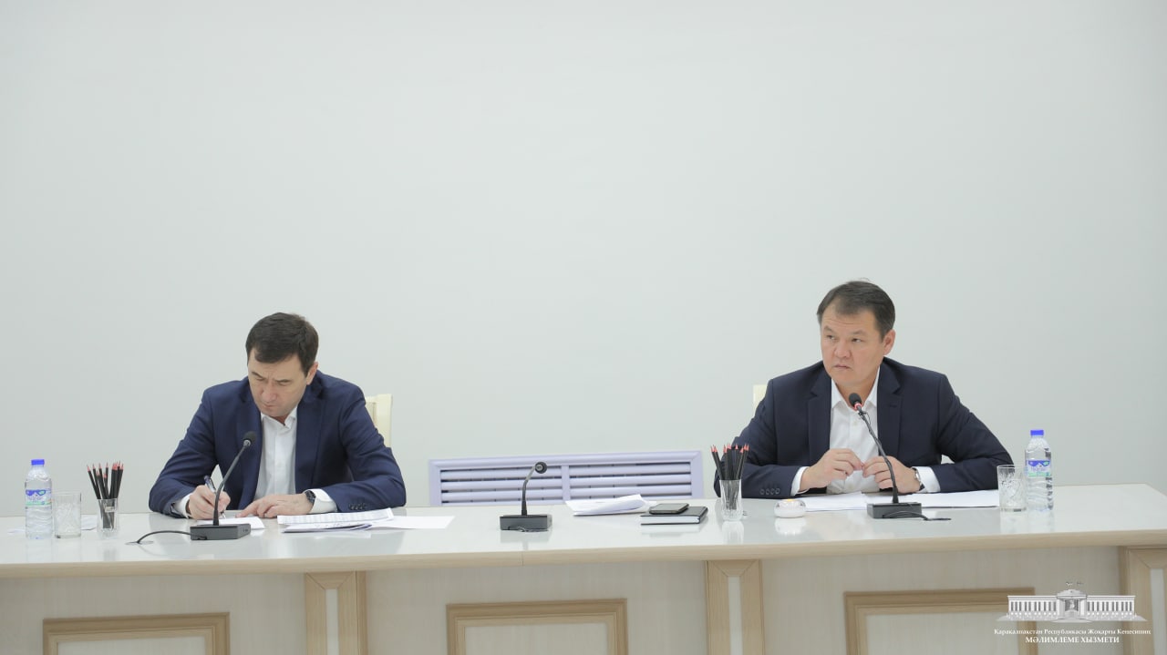 Qaraqalpaqstan Respublikası Joqarǵı Keńesiniń Baslıǵı Amanbay Orınbaev puqaralar múrájatları menen islesiw boyınsha videoselektor májilisin ótkerdi