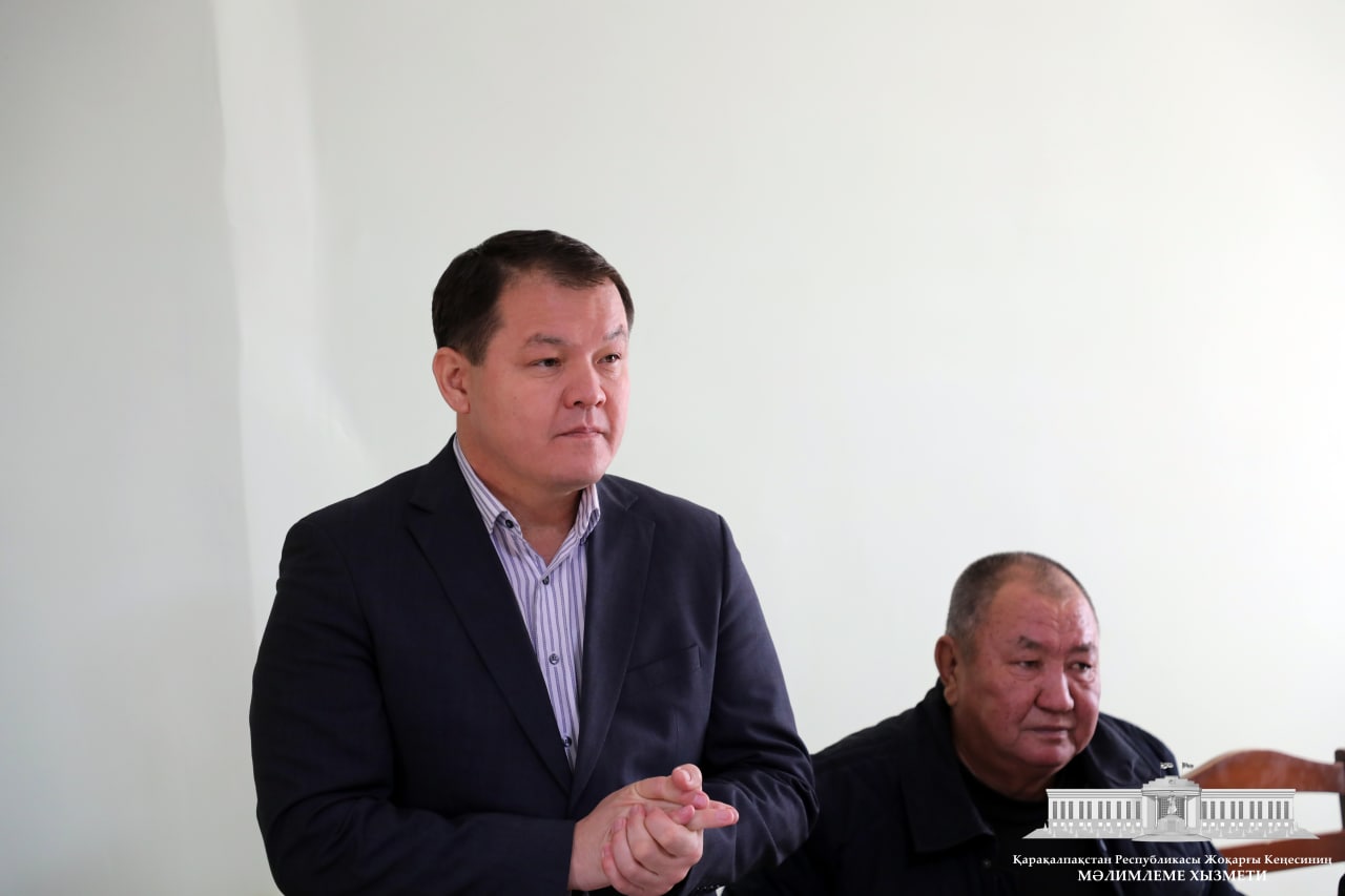 Qaraqalpaqstan Respublikası Joqarǵı Keńesiniń Baslıǵı qubla ustirtte bolıp, awıl xalqı menen ushırastı