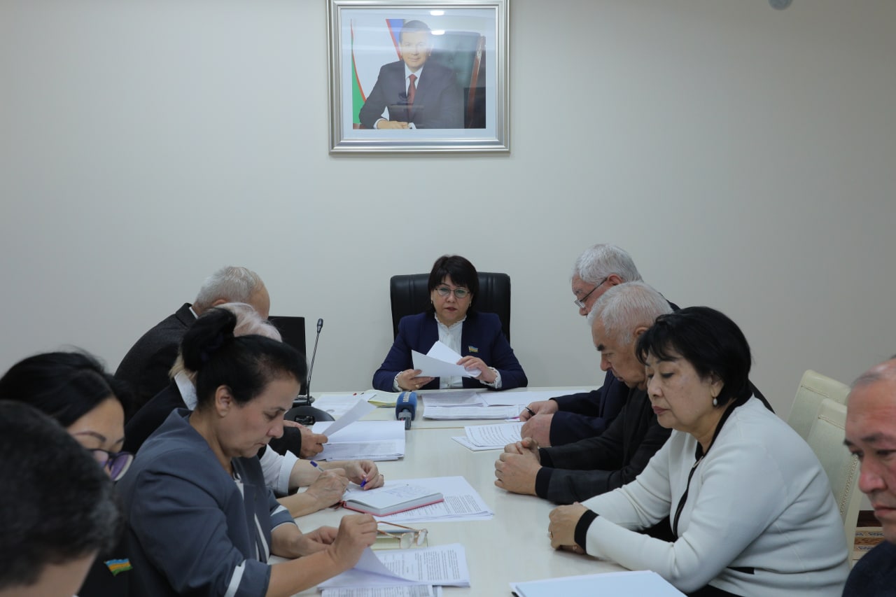 Joqarǵı Keńestiń Nızamlılıq, sud-huqıq hám korrupciyaǵa qarsı gúresiw máseleleri komitetiniń májilisi ótkerildi