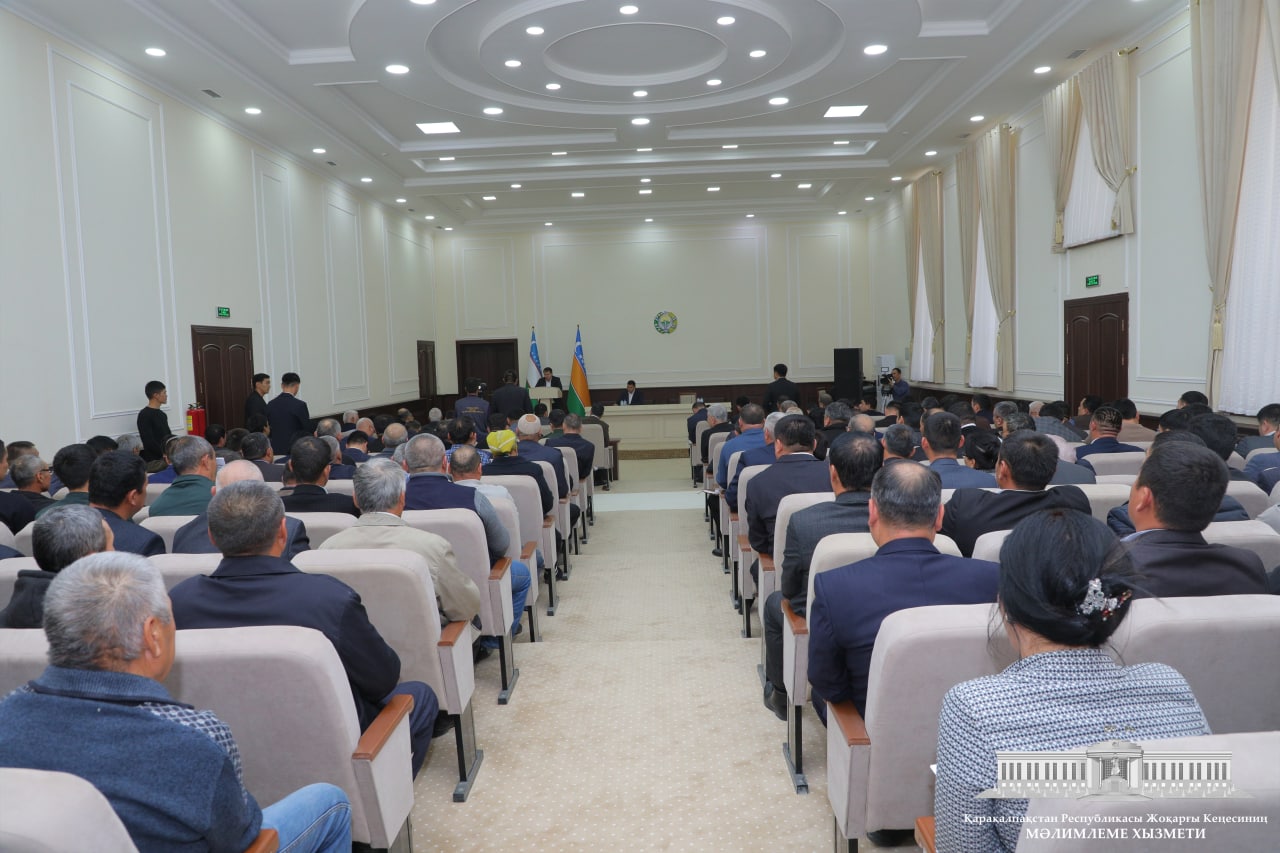 Qaraqalpaqstan Respublikası Joqarǵı Keńesiniń Baslıǵı Amanbay Orınbaev Bozataw rayonında boldı