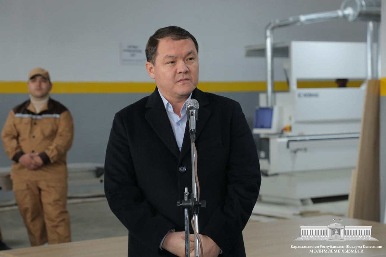 Қарақалпақстан Республикасы Жоқарғы Кеңесиниң Баслығы Нөкис қаласында жаңадан жумыс баслаған мебель кәрханасының ашылыў мәресимине қатнасты