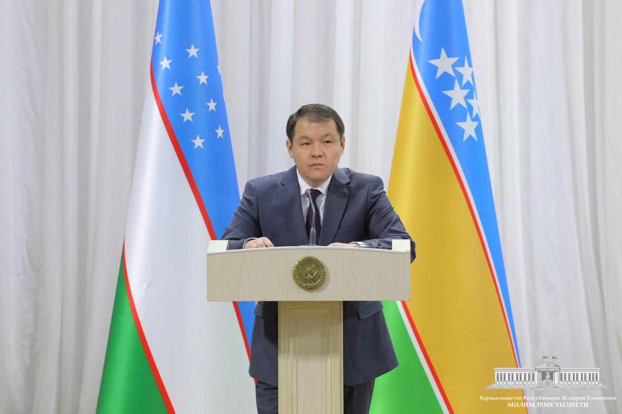 Qaraqalpaqstan Respublikası Joqarǵı Keńesiniń Baslıǵı Amanbay Orınbaev Nókis qalası belsendileri menen ushırastı