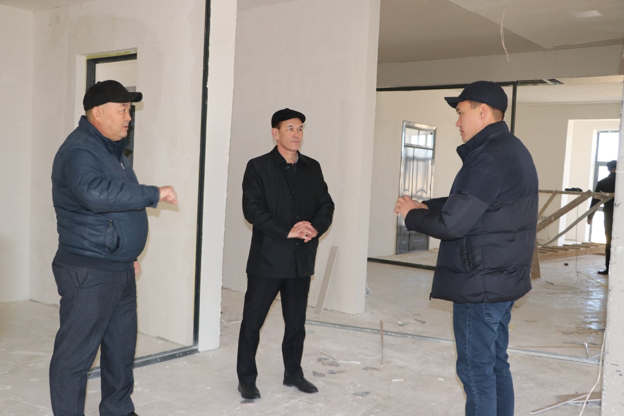 Joqarǵı Keńes Baslıǵınıń tapsırması menen Kegeyli rayonındaǵı qurılıs jumıslarında qadaǵalaw alıp barılmaqta