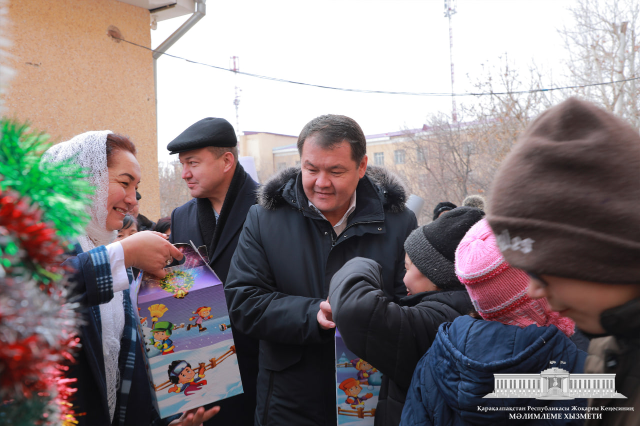 Bala kúlkisinde álem quwanıshı jámlengen