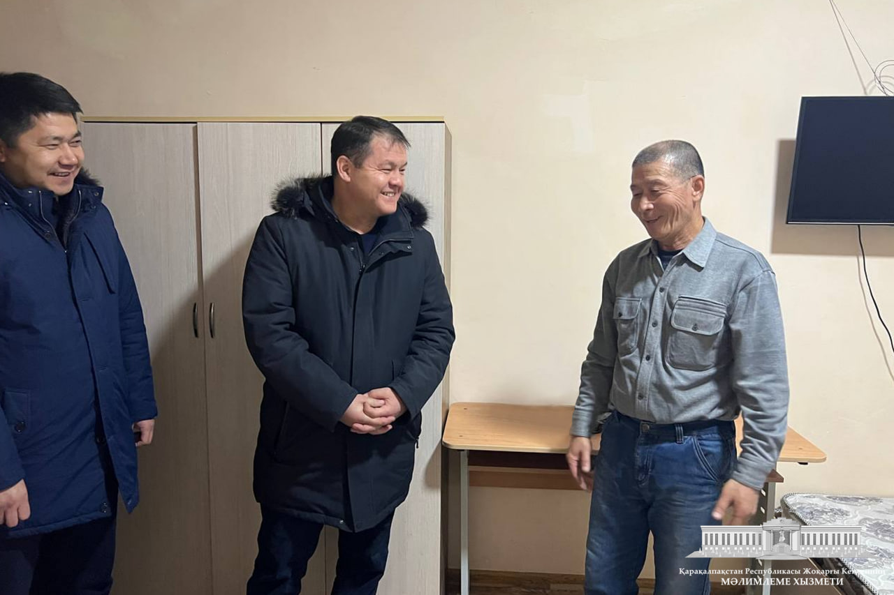 Joqarǵı Keńes Baslıǵı 2023-jıl 29-yanvar kúni Nókis qalasındaǵı «Temir jol» MPJ aymaǵındaǵı kóp qabatlı úyde gaz shaqnawınan júz bergen jarılıw sebepli waqtınsha kóshirilgen puqaralardıń halınan xabar aldı