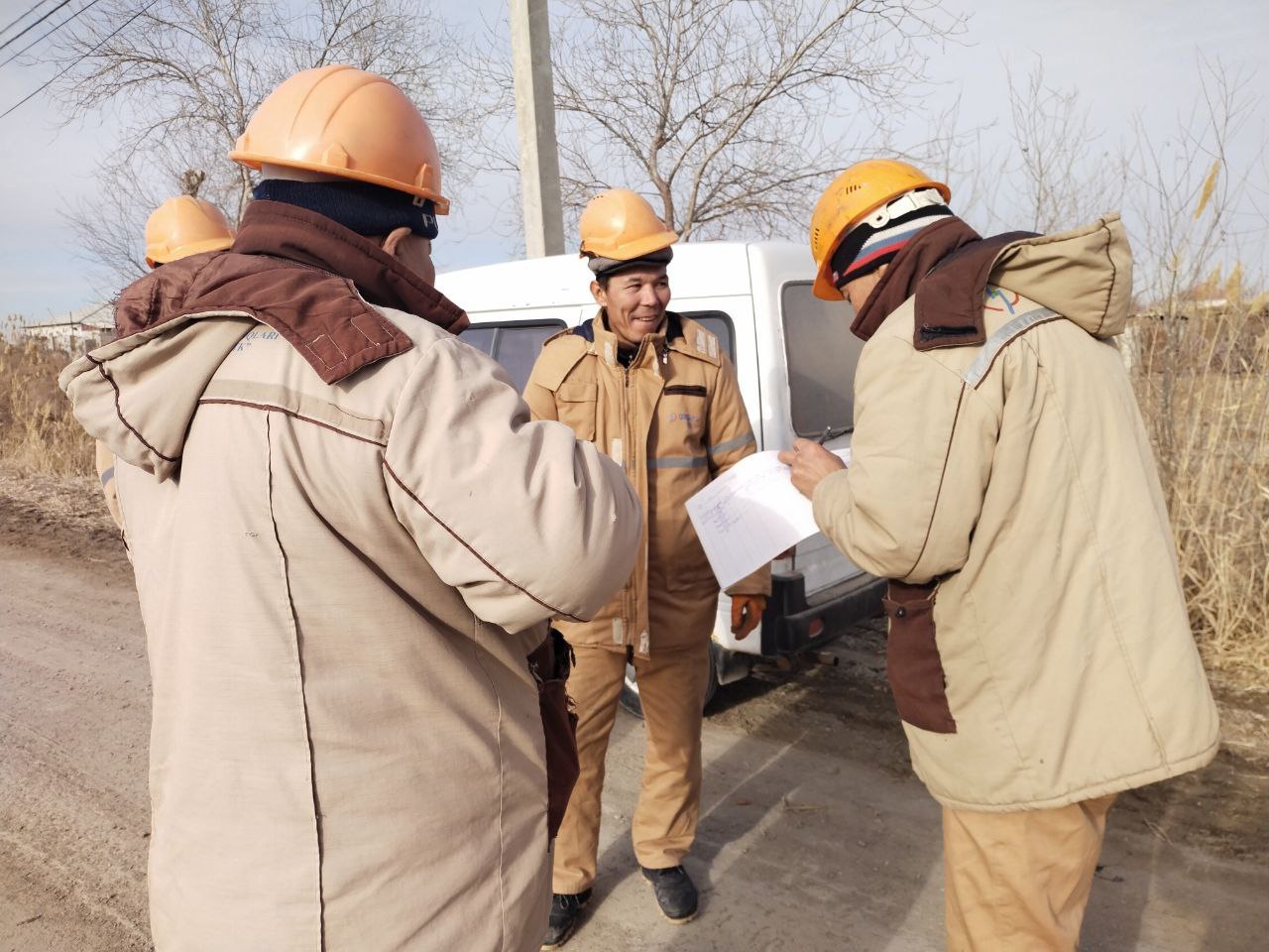 Joqarǵı Keńes deputatları búgingi sınawlı kúnlerde óz jumısın pidayılıq penen atqarıp atırǵan taraw xızmetkerlerine minnetdarshılıq bildirdi