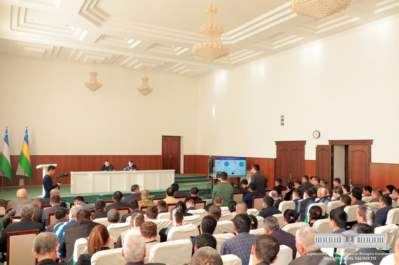 Joqarǵı Keńes Baslıǵı Qońırat rayonında ekonomika hám investiciya tarawlarında ámelge asırılıp atırǵan jumıslarǵa arnalǵan májilis ótkerdi