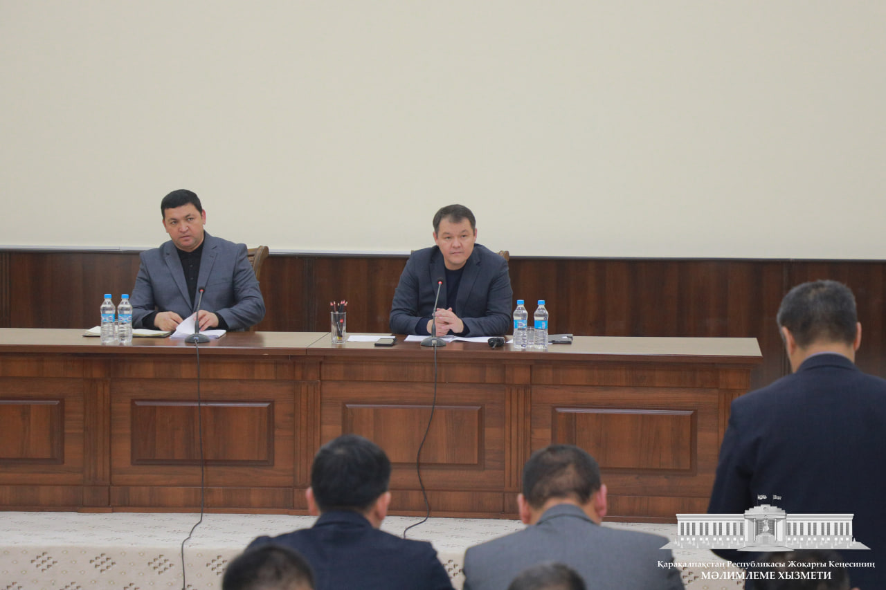 Joqarǵı Keńes Baslıǵı Bozataw rayonında ámelge asırılıp atırǵan jumıslarǵa arnalǵan májilis ótkerip, wazıypalardı belgilep berdi