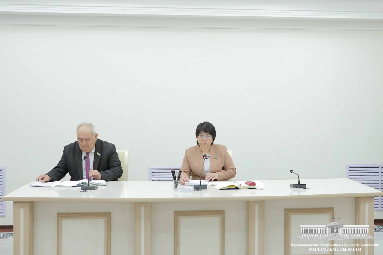 Joqarǵı Keńestiń Sud-huqıq máseleleri hám korrupciyaǵa qarsı gúresiw komitetiniń májilisi ótkerildi