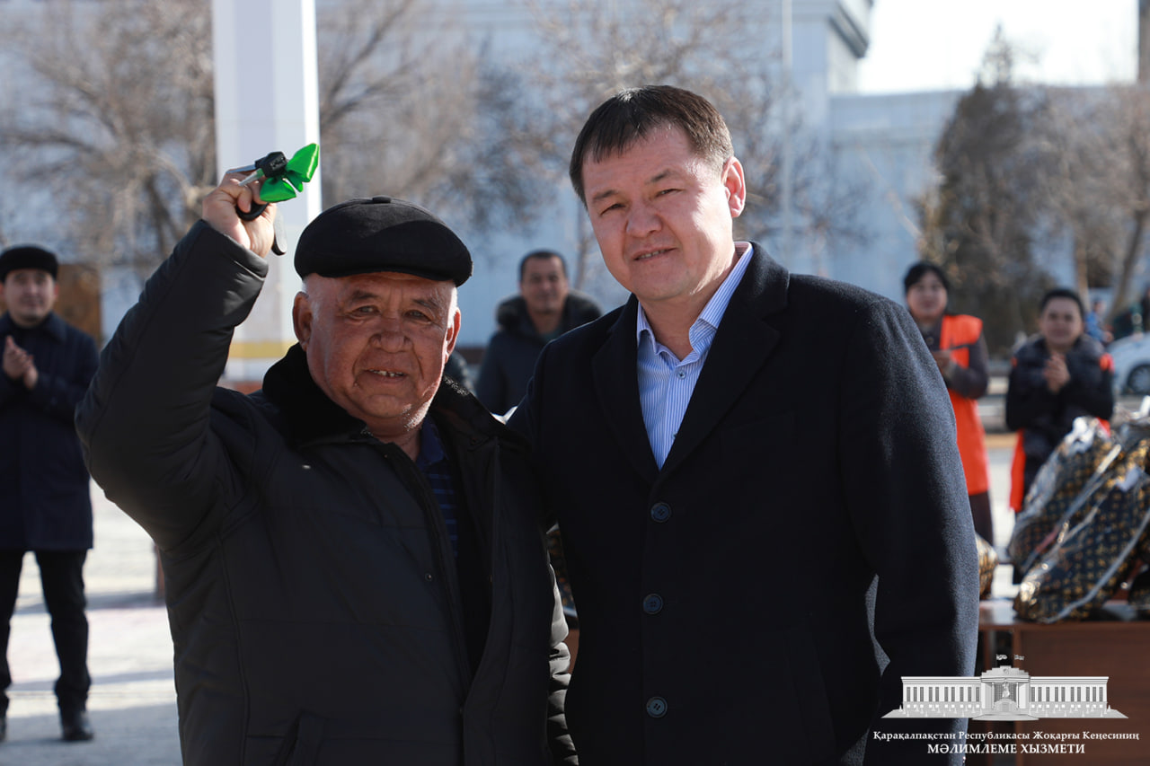Joqarǵı Keńes Baslıǵı Abadanlastırıw xızmetkerleri menen ushırasıp, maqtanıshlı hám mashaqatlı miynetleri ushın minnetdarshılıq bildirdi