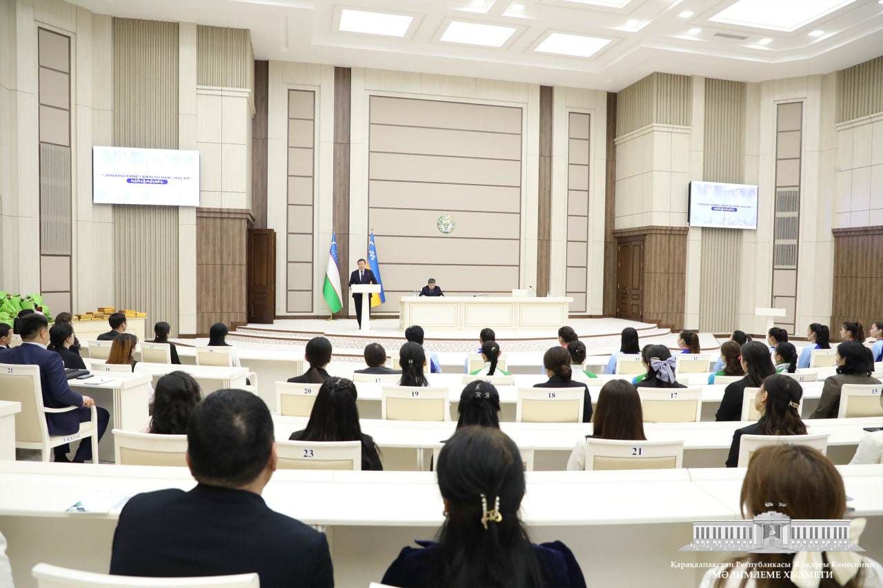 Joqarǵı Keńes Baslıǵı bir qatar belsendi student jaslar menen ushırastı