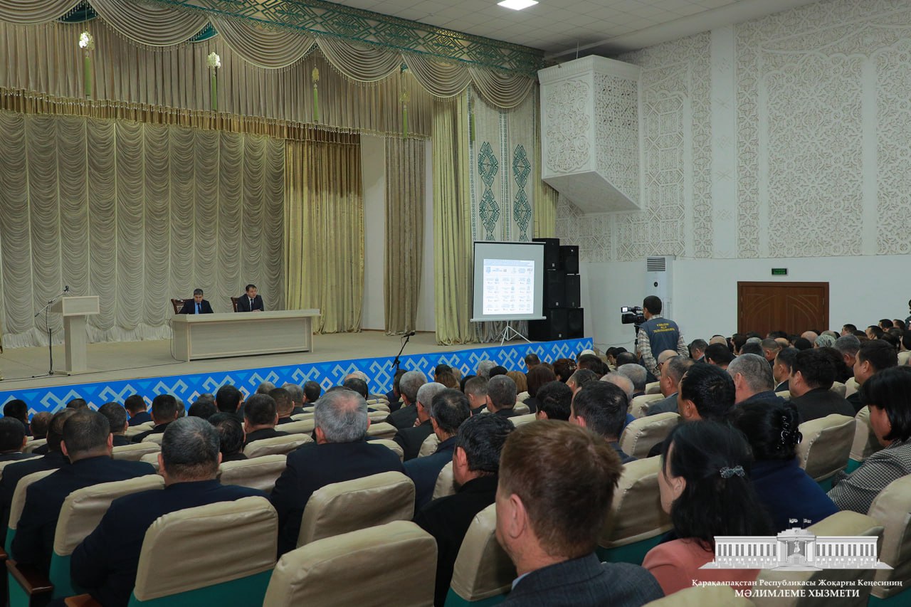 Joqarǵı Keńes Baslıǵı respublikamız aymaǵındaǵı joqarı oqıw orınları professor-oqıtıwshıları hám bir qatar ilimpazlar menen ushırastı