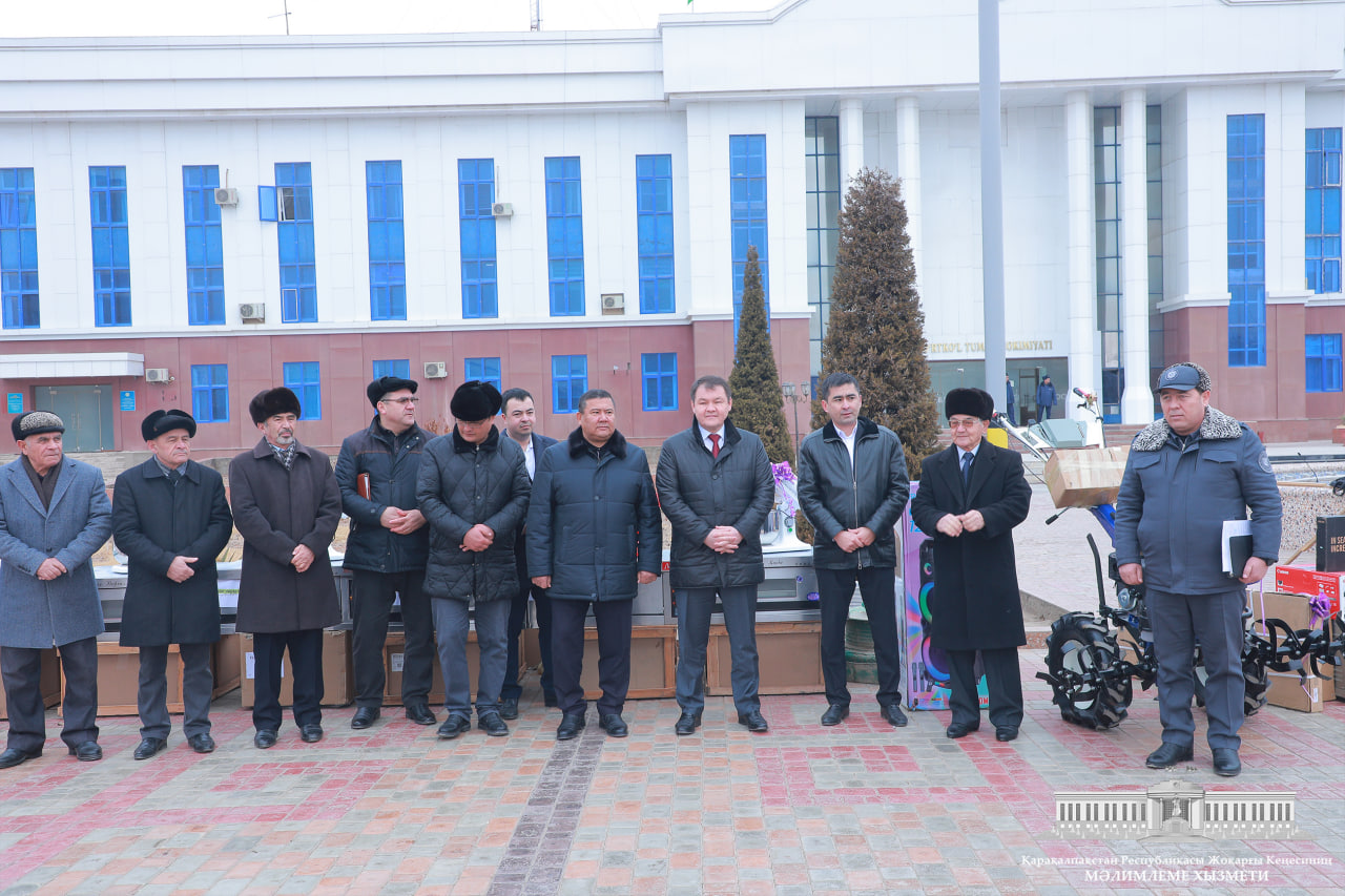 Joqarǵı Keńes Baslıǵı tárepinen "Jaslar dápteri"ne kirgizilgen 353 jigit-qızlarǵa subsidiya tiykarında 1 mlrd. 800 mln. sum muǵdarındaǵı ásbap-úskeneler toplamı tapsırıldı