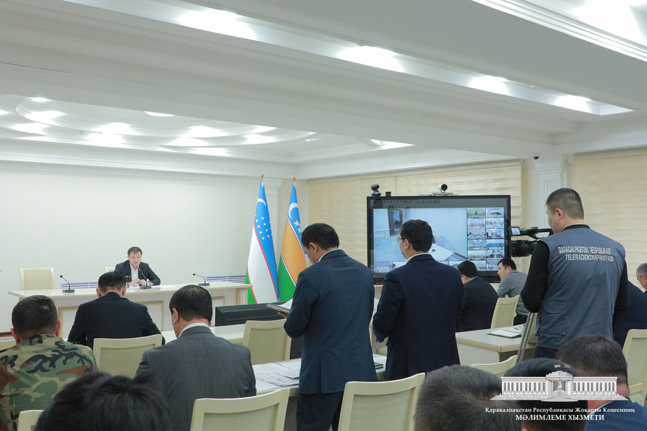 Joqarǵı Keńes Baslıǵı turizm, mádeniyat, mádeniy miyras, milliy kinemotografiya tarawları boyınsha ámelge asırılıp atırǵan jumıslarǵa arnalǵan videoselektor májilisin ótkerdi