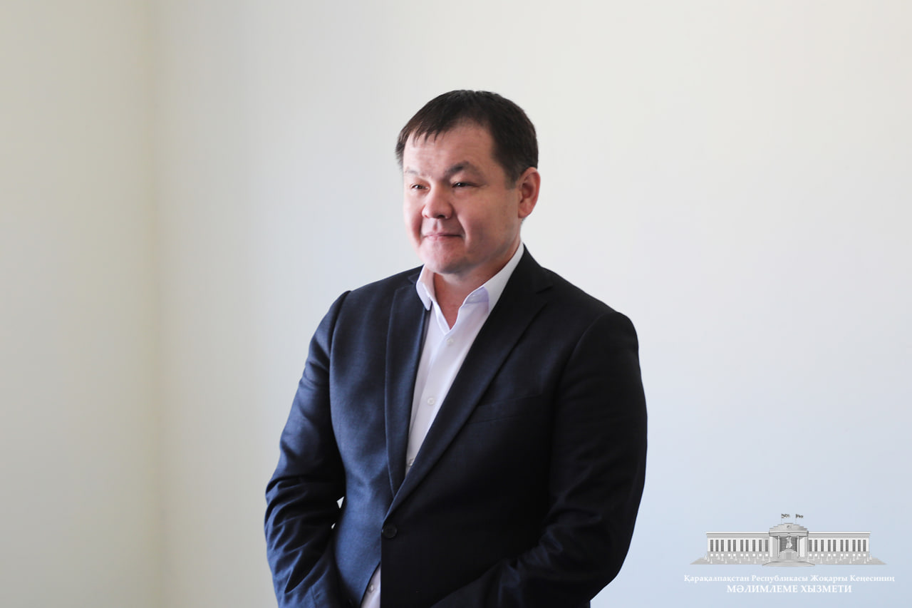 Joqarǵı Keńes Baslıǵı Qostruba awılı turǵınları menen ushırasıp, jaqınnan sáwbetlesti