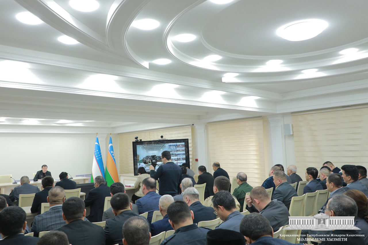 Joqarǵı Keńes Baslıǵı jınayatshılıqtıń aldın alıw hám jámiyetlik qáwipsizlikti támiyinlew haqqındaǵı máselelerge arnalǵan videoselektor májilisin ótkerdi