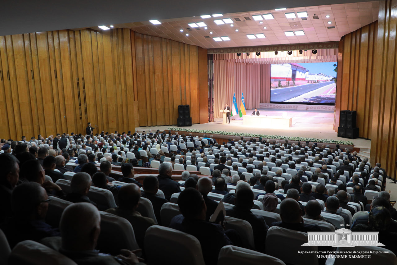 Joqarǵı Keńes Baslıǵı Nókis qalasınıń kóshe biyleri, nuranıy-aqsaqallar hám belsendileri menen ushırastı