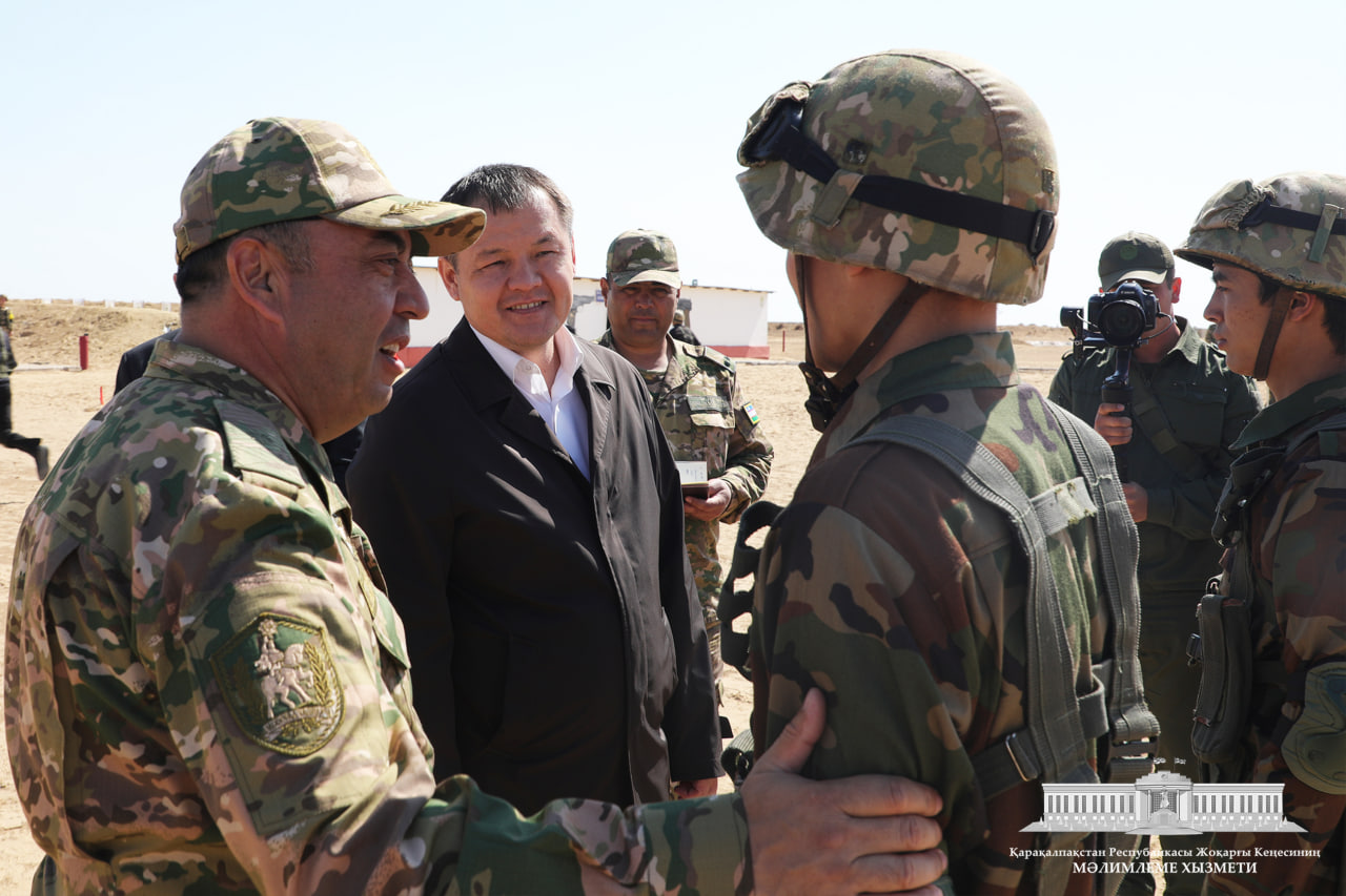 Oqıwshı jaslardıń áskeriy tayarlıǵı hám Watanǵa súyispenshilik sezimleri artpaqta