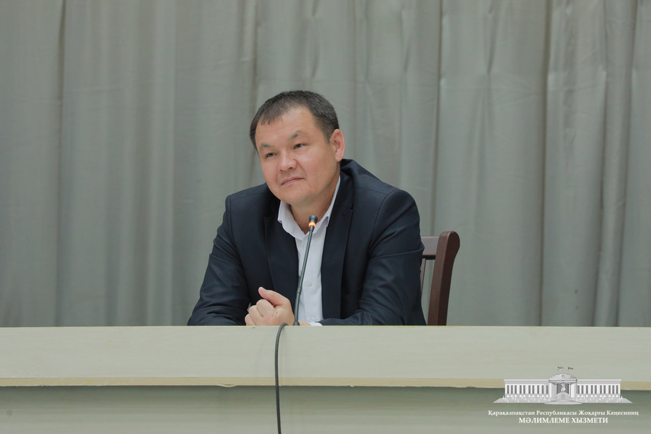 Joqarǵı Keńes Baslıǵı Taqıyatas rayonınıń kóshe biyleri menen jaqınnan pikirlesti