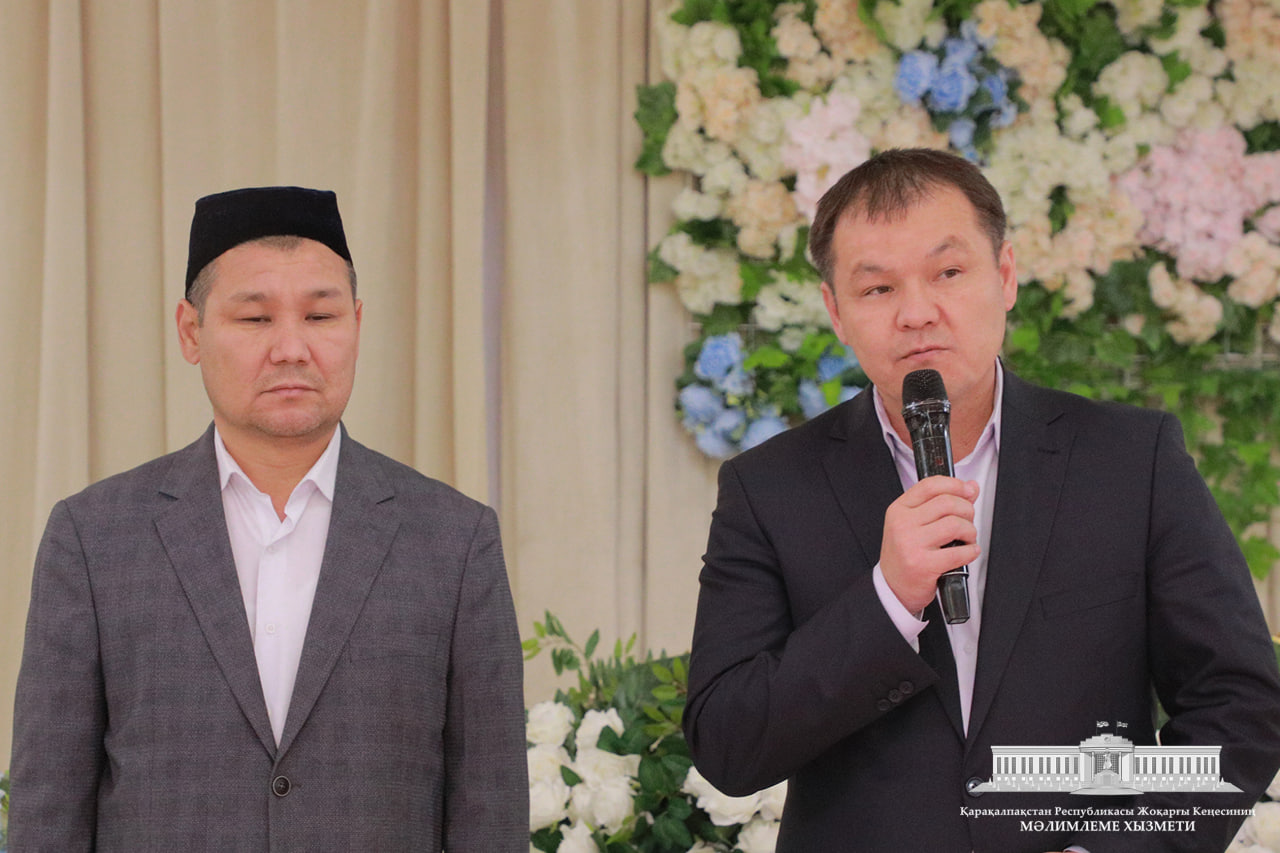 Nókis qalasındaǵı záwlim sarayda iftarlıq (awız ashıw) dasturxanı jayıldı